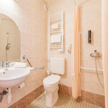 ホテル Strasbourg Aeroport 2*