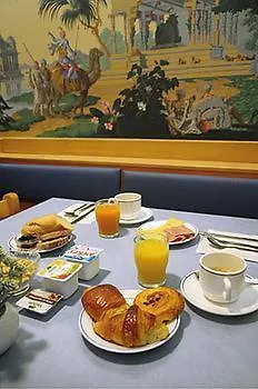 Roi Soleil Strasbourg Aéroport Hotel 2*
