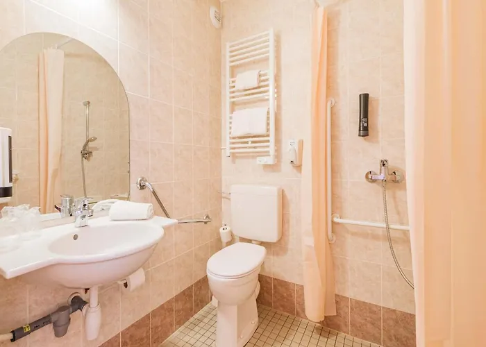 Hotel Strasbourg Aéroport 2*