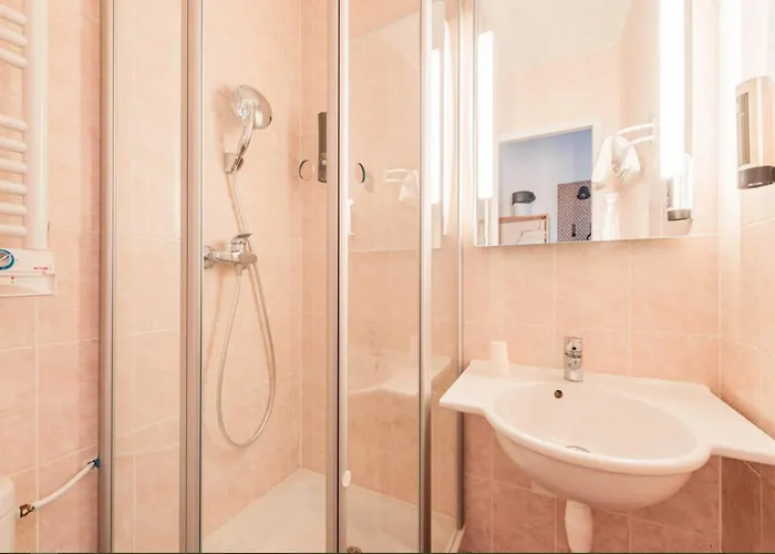 Otel Strasbourg Aeroport 2*